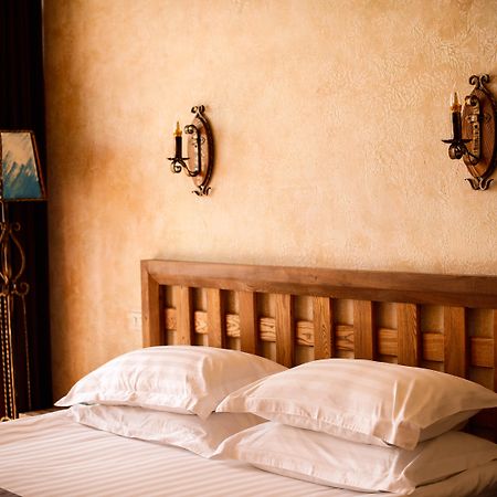 Caucasus Hotel Kasagh Kültér fotó A bed with two pillows