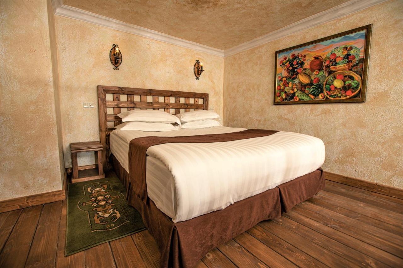 Caucasus Hotel Kasagh Kültér fotó A room at the hotel