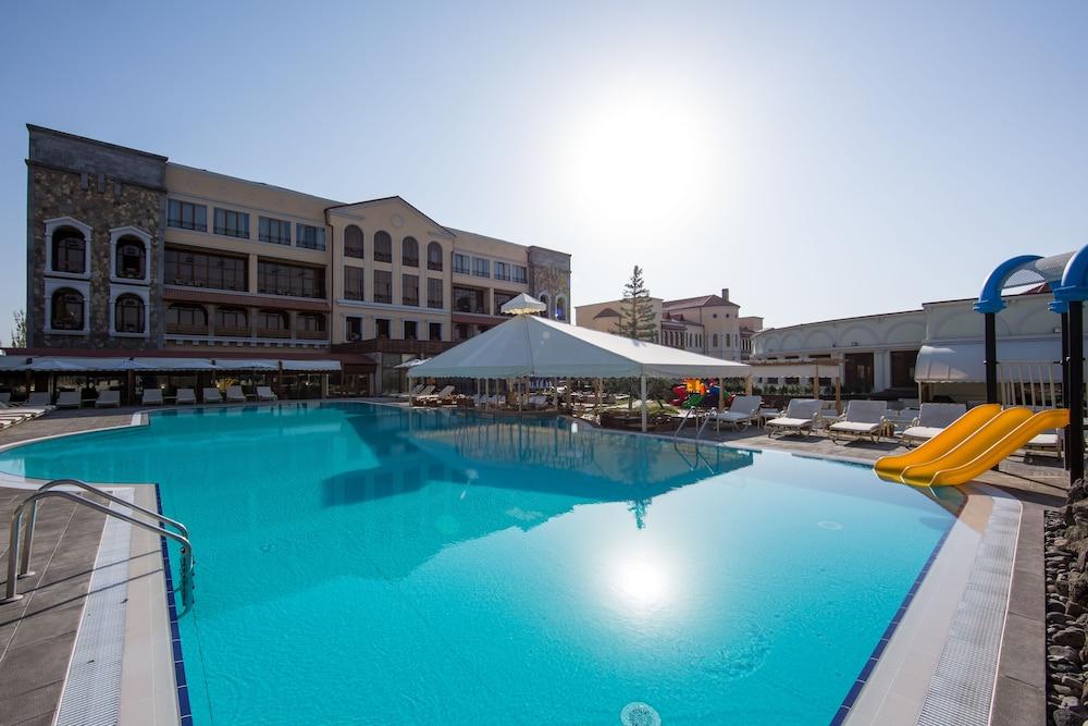 Caucasus Hotel Kasagh Kültér fotó The swimming pool at the hotel