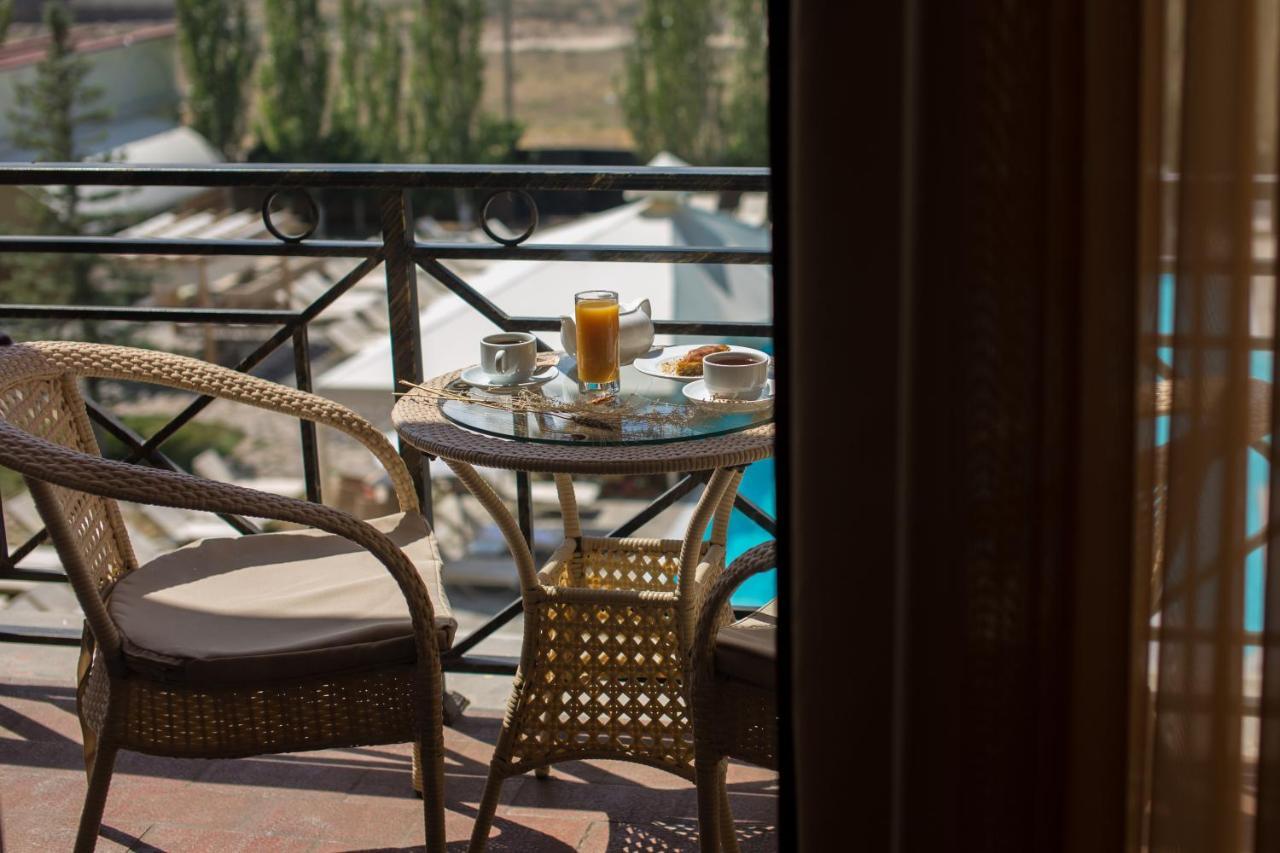 Caucasus Hotel Kasagh Kültér fotó A balcony